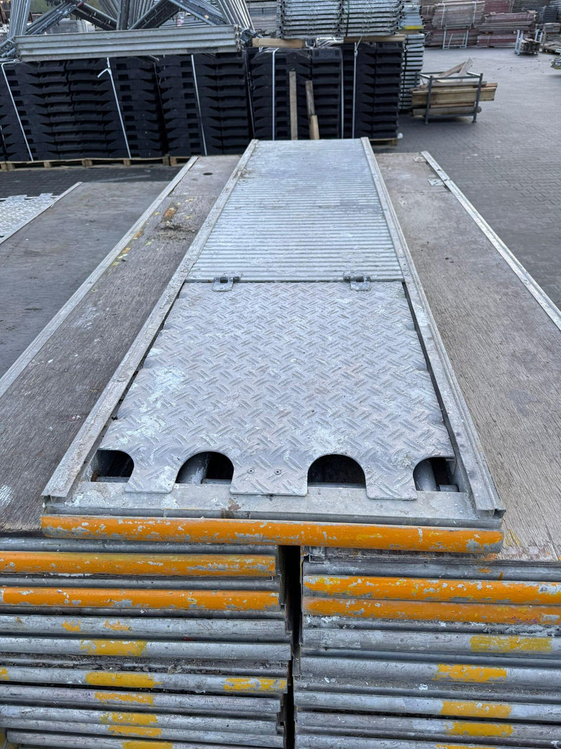U-Alu Durchstieg Robustboden mit Alu-Belag mit Leiter, 0,61 m breit 2,57m Breite - gebraucht Leitergang MyScuff