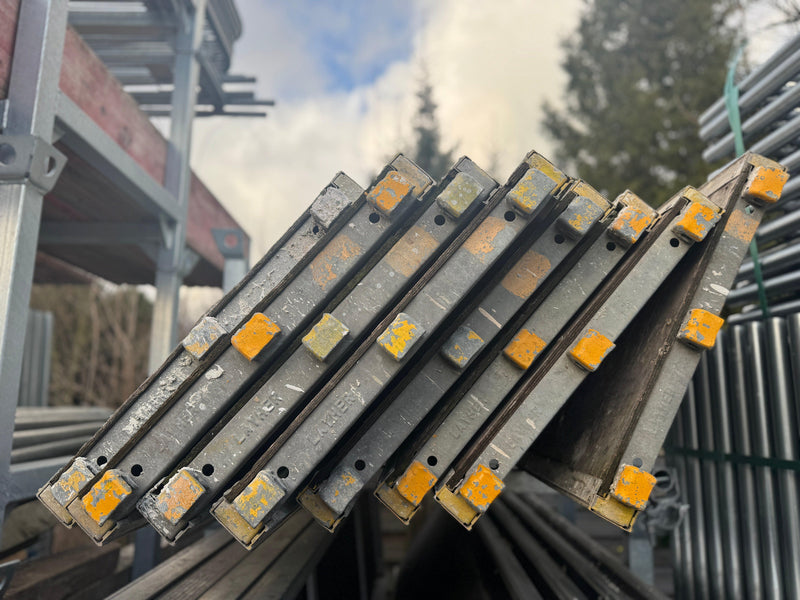 U-Robustboden, 0,61 m breit 2,57m Breite Original Layher - gebraucht - Aluboden - Sperrholzbelag MyScuff