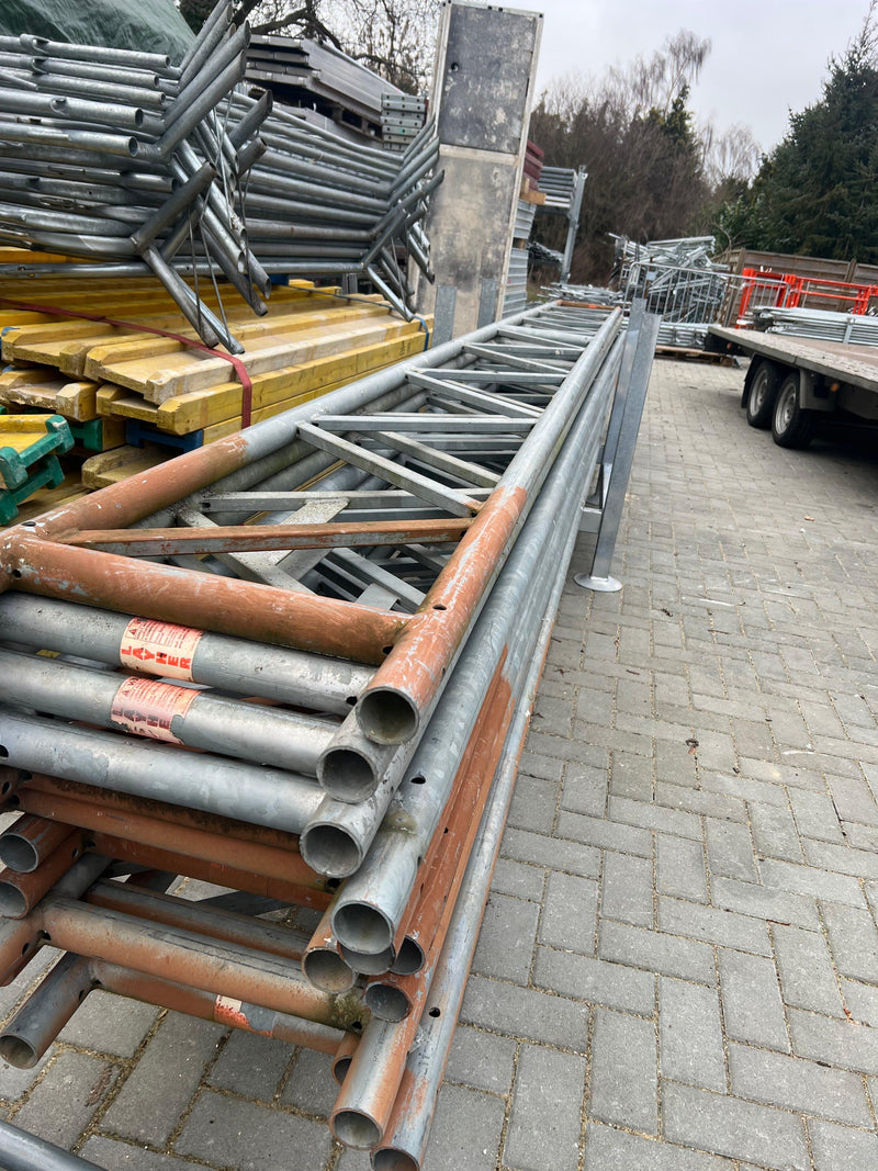 3,25m Stahl-Systemgitterträger 450 LW, 45 cm hoch von Layher - gebraucht - Gitterträger MyScuff
