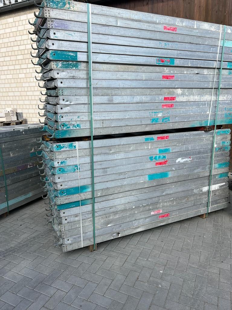 Durchstiegstafel Alubelag 2,50m x 0,63m MJ / Assco / Altrad Gerüst mit Rohrauflage gebraucht Leitergang MyScuff