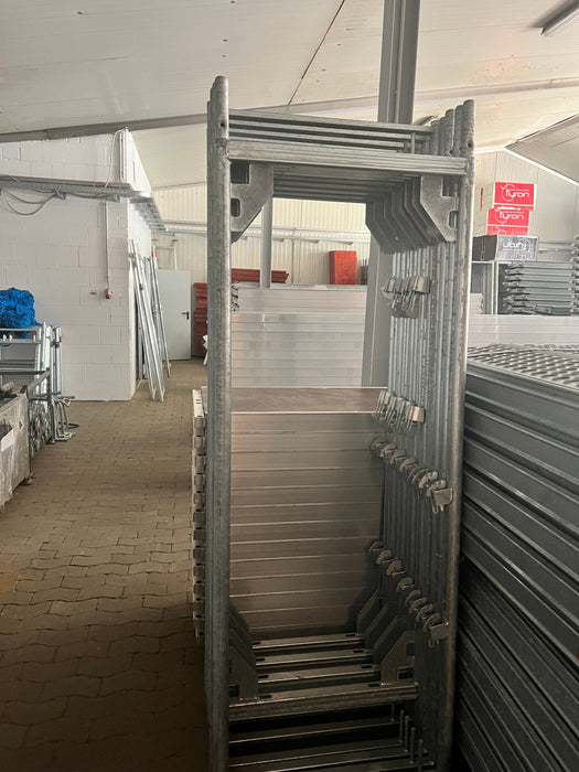 116,94m² Gerüst neu kaufen 17,5x6m Baugerüst Fassadengerüst Stahlgerüst Fassadengerüst Scaff24 