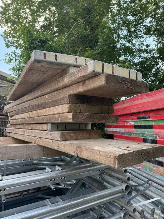 Holzböden / Holzbohle / Gerüstbohle geschnitten verschiedene Längen - Defekt