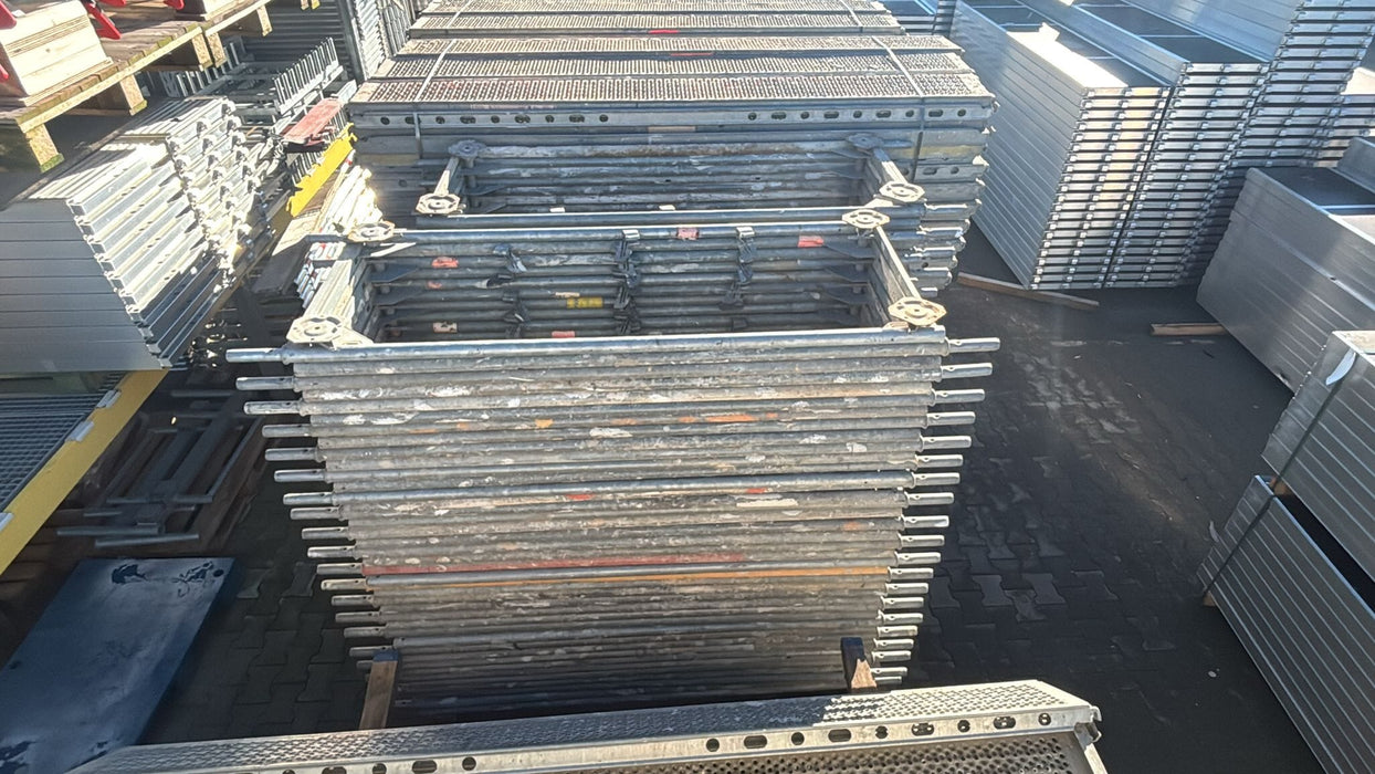 Gebrauchtes Fassadengerüst Stahl 12×6 m | ca. 80 m² – Systemkompatibel Layher / Altrad / MJ / Alfix Gerüst-Set MyScuff 