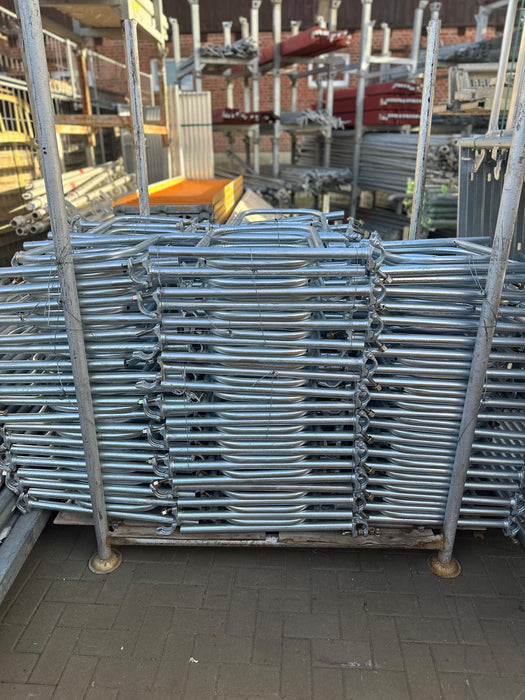 Gerüst Baugerüst 15x6m Baugerüst Fassadengerüst Stahlgerüst 100m² Fassadengerüst Scaff24 