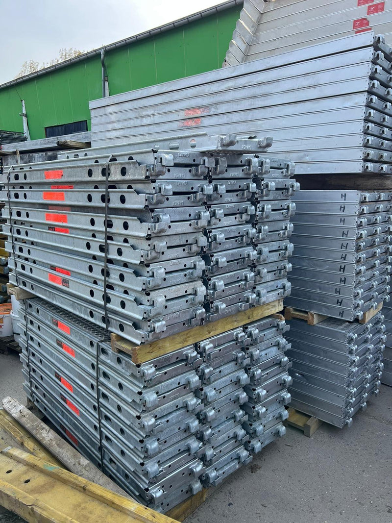 Layher Gerüst Set Material Beläge / Deckel / Durchstiege - gebraucht Gerüst-Set MyScuff 