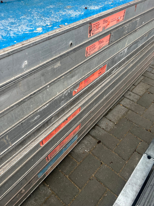U-Robustboden, 0,61 m breit 3,07m Breite Original Layher - gebraucht - Aluboden - Sperrholzbelag MyScuff 